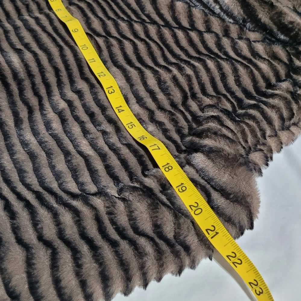 T Tahari Faux Fur Hooded Open Vest - Picture 7 of 7